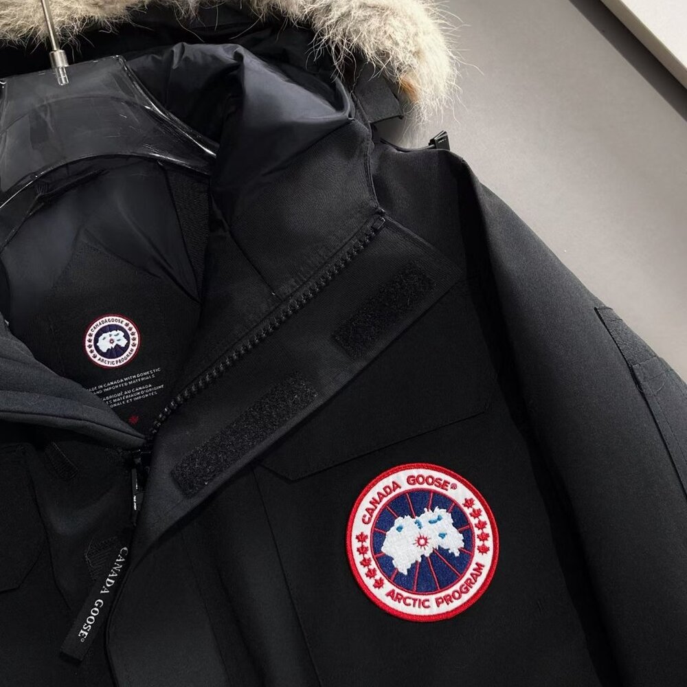 Canada Goose Men's Coat,Very comfortable to wear - Picture 4 of 8